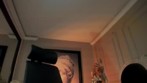 Leo Salvatore online show from December 8, 1:35 am