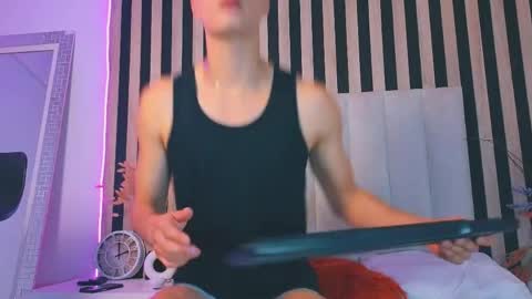 leotease online show from April 25, 7:11 pm
