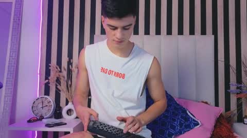 leotease online show from April 29, 7:20 pm