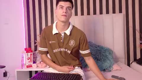 leotease online show from June 18, 7:07 pm