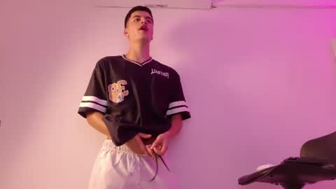 leotease online show from June 21, 4:31 pm