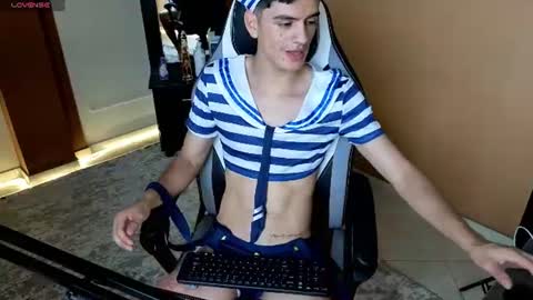 Snapshot of leotease chatting on August 5, 7:06 pm leotease online show from August 5, 7:06 pm
