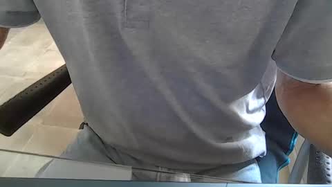 Snapshot of leoufdedingue chatting on October 9, 8:34 am CESTMOI75100 online show from October 9, 8:34 am