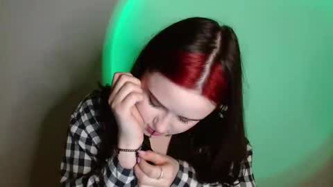 little secret online show from April 2, 4:10 am