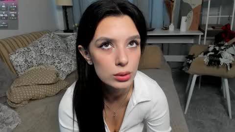 Snapshot of lesi_kiss chatting on November 12, 10:04 am Bella online show from November 12, 10:04 am