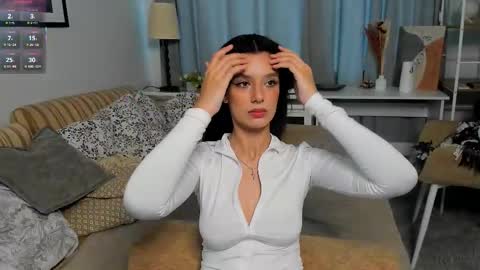 Snapshot of lesi_kiss chatting on November 13, 9:08 am Bella online show from November 13, 9:08 am