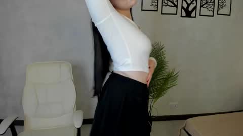 Snapshot of lesley_wins chatting on September 28, 5:46 am Lesley online show from September 28, 5:46 am