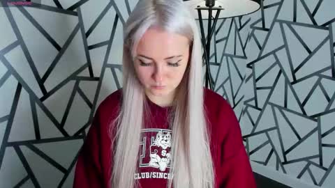 Snapshot of leslie_bell chatting on October 7, 2:09 am Joyce online show from October 7, 2:09 am