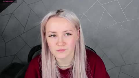 Snapshot of leslie_bell chatting on October 21, 2:23 am Joyce online show from October 21, 2:23 am