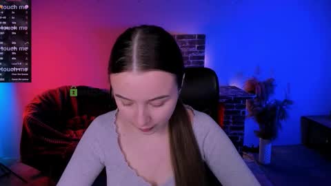 leslie_bird online show from December 17, 11:49 am