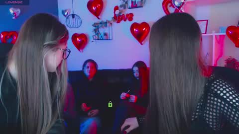 leslie_bird online show from February 18, 8:38 pm