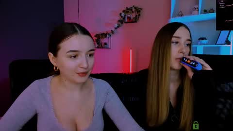 leslie_bird online show from March 24, 9:58 am