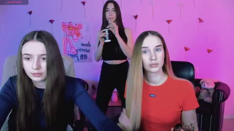 leslie_bird online show from April 24, 9:01 am
