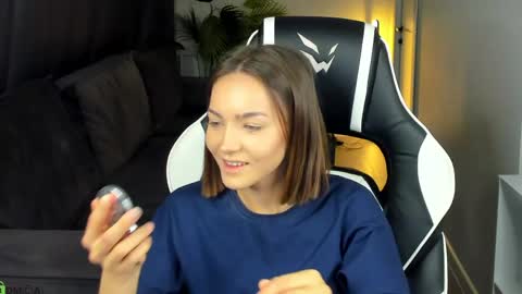 Snapshot of leslie_scottt chatting on May 24, 1:10 am Leslie online show from May 24, 1:10 am