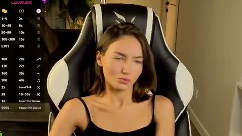 Leslie online show from August 7, 1:07 am