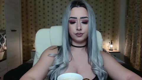 Snapshot of leslie_secret chatting on December 7, 8:49 pm leslie_secret online show from December 7, 8:49 pm