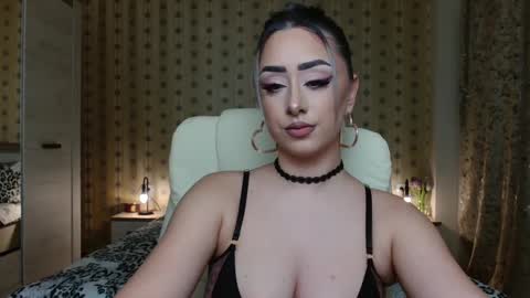 Snapshot of leslie_secret chatting on February 8, 10:51 pm leslie_secret online show from February 8, 10:51 pm