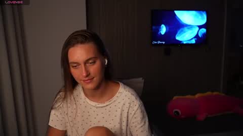 LeslieKorfs online show from June 28, 1:11 am