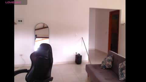 lesly online show from May 15, 7:43 pm
