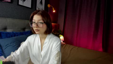 Snapshot of lessi_grace chatting on April 5, 1:03 am Lessi online show from April 5, 1:03 am