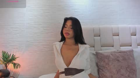 Snapshot of lesslee1 chatting on February 19, 11:39 am Less Lee online show from February 19, 11:39 am