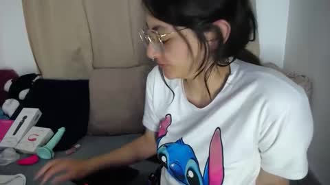Snapshot of lessliee chatting on April 14, 7:58 am lessliee online show from April 14, 7:58 am