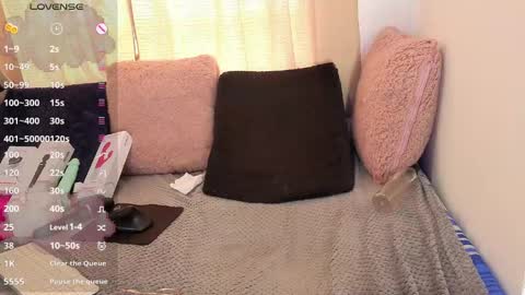 Snapshot of lessliee chatting on April 23, 12:29 pm lessliee online show from April 23, 12:29 pm