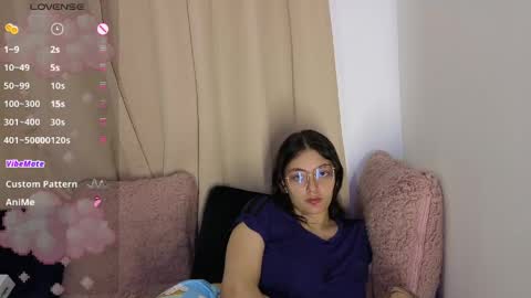 Snapshot of lessliee chatting on April 25, 6:49 am lessliee online show from April 25, 6:49 am