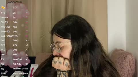 Snapshot of lessliee chatting on April 27, 5:49 am lessliee online show from April 27, 5:49 am
