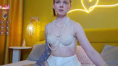 Snapshot of lessysweety chatting on November 5, 4:12 am Lessy online show from November 5, 4:12 am