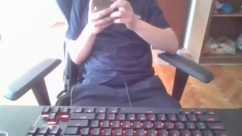 Snapshot of lestaro chatting on April 1, 11:22 am neoglo online show from April 1, 11:22 am