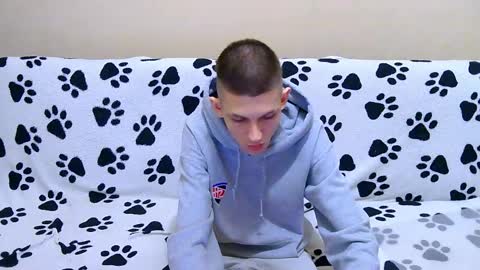 Snapshot of lester_broo chatting on April 4, 8:17 pm lester_broo online show from April 4, 8:17 pm
