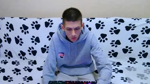 Snapshot of lester_broo chatting on April 18, 9:48 pm lester_broo online show from April 18, 9:48 pm