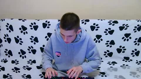 Snapshot of lester_broo chatting on April 19, 10:23 pm lester_broo online show from April 19, 10:23 pm