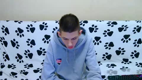 Snapshot of lester_broo chatting on April 20, 2:53 pm lester_broo online show from April 20, 2:53 pm