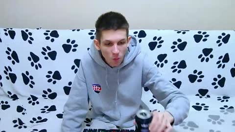 Snapshot of lester_broo chatting on May 1, 9:30 pm lester_broo online show from May 1, 9:30 pm