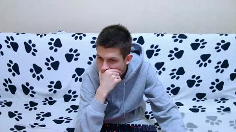 Snapshot of lester_broo chatting on May 10, 10:37 pm lester_broo online show from May 10, 10:37 pm