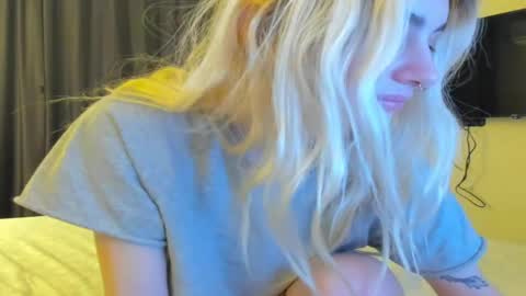 Snapshot of lesyaliss chatting on March 18, 10:13 pm lesyaliss online show from March 18, 10:13 pm