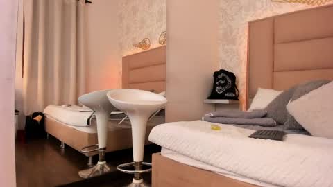 Leti White online show from September 30, 10:37 pm