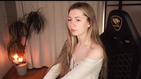 Snapshot of lettablush chatting on February 7, 3:19 pm letta online show from February 7, 3:19 pm