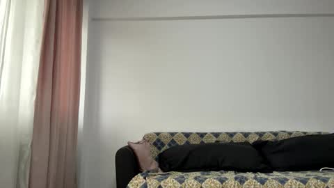 follow me  here you find me online show from October 2, 8:43 am