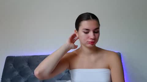 Emily online show from October 28, 10:30 am