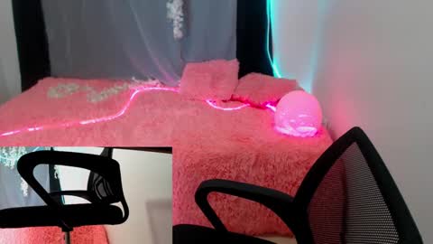 Snapshot of letzia77_ chatting on September 9, 2:38 pm letzia77_ online show from September 9, 2:38 pm