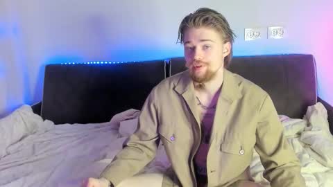 Snapshot of lev_miller chatting on March 2, 12:24 am lev_miller online show from March 2, 12:24 am