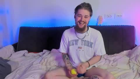 Snapshot of lev_miller chatting on March 6, 2:41 am lev_miller online show from March 6, 2:41 am