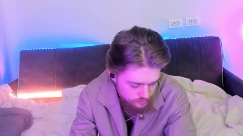 Snapshot of lev_miller chatting on March 9, 2:26 am lev_miller online show from March 9, 2:26 am