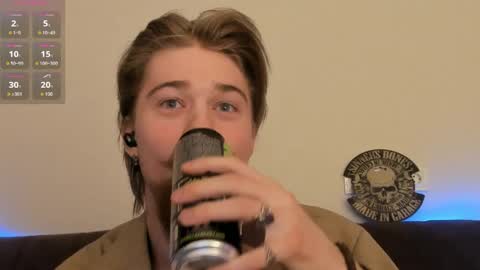 Snapshot of lev_miller chatting on March 29, 3:17 am lev_miller online show from March 29, 3:17 am