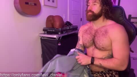 Levi Daniel online show from November 19, 9:37 pm