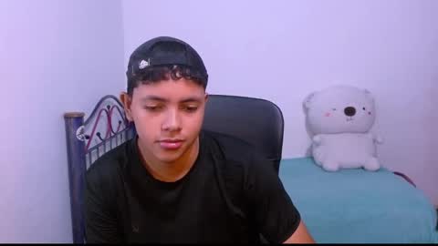 Snapshot of levii_7 chatting on November 3, 3:30 am 0600AM-1200PM - online show from November 3, 3:30 am