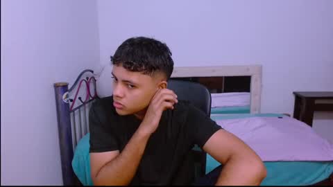 Snapshot of levii_7 chatting on November 6, 2:56 am 0600AM-1200PM - online show from November 6, 2:56 am